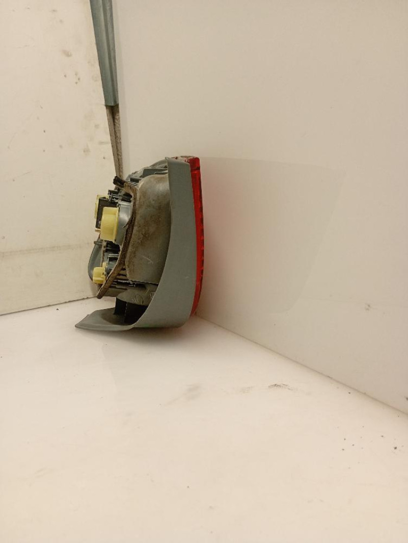 Faro / Fanale / Proiettore Posteriore Sinistro Toyota Yaris 2003 – 2005