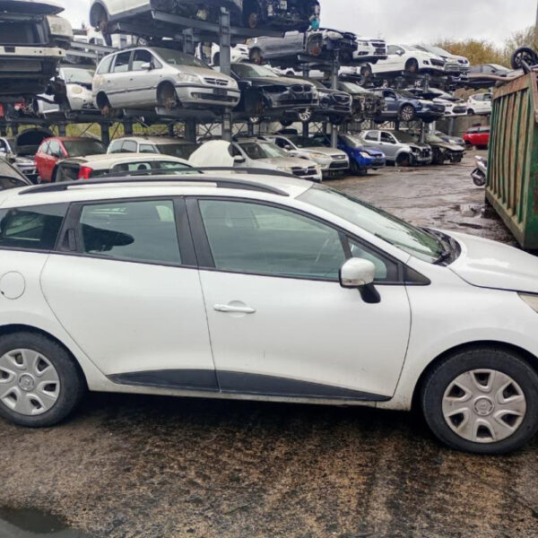 Renault Clio 4° Serie Sporter SW Anno 2015 | Veicolo Intero | SOLO PER RICAMBI