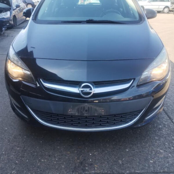 Opel Astra J SW Anno 2013 | Veicolo Intero | SOLO PER RICAMBI
