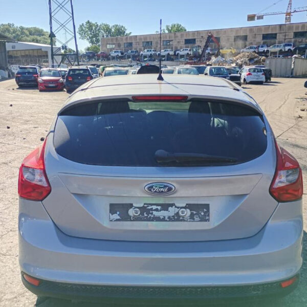 Ford Focus (CB8) Anno 2012 | Veicolo Intero | SOLO PER RICAMBI