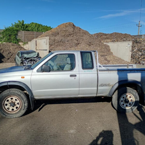 Nissan Pick-Up (D22) King Cab Anno 1999 | Veicolo Intero | SOLO PER RICAMBI