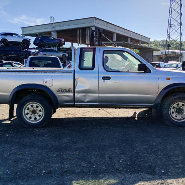 Nissan Pick-Up (D22) King Cab Anno 1999 | Veicolo Intero | SOLO PER RICAMBI