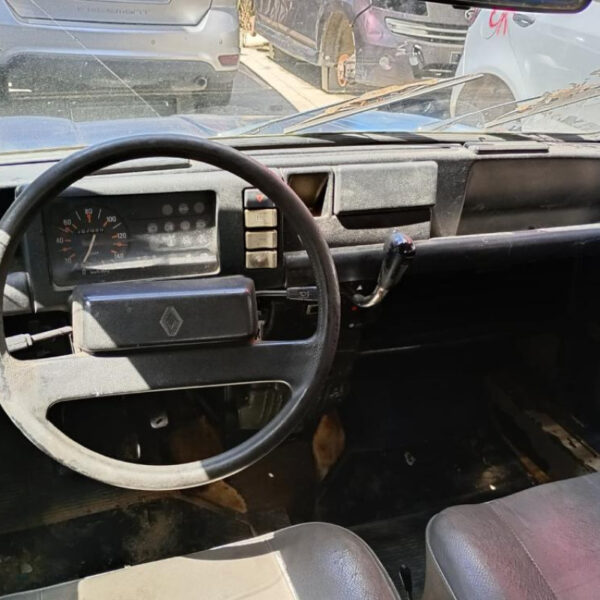 Renault 4 TL Anno 1983 | Veicolo Intero | SOLO PER RICAMBI