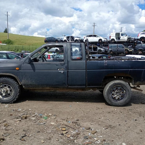 Nissan Pick-Up (D21) King Cab Anno 1993 | Veicolo intero | SOLO PER RICAMBI