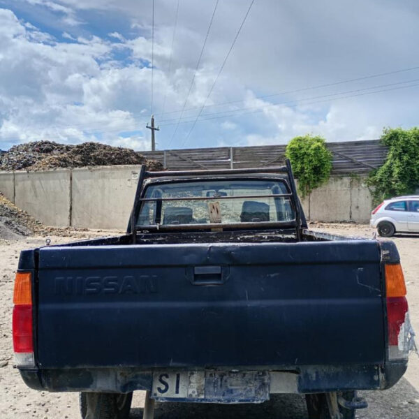 Nissan Pick-Up (D21) King Cab Anno 1993 | Veicolo intero | SOLO PER RICAMBI