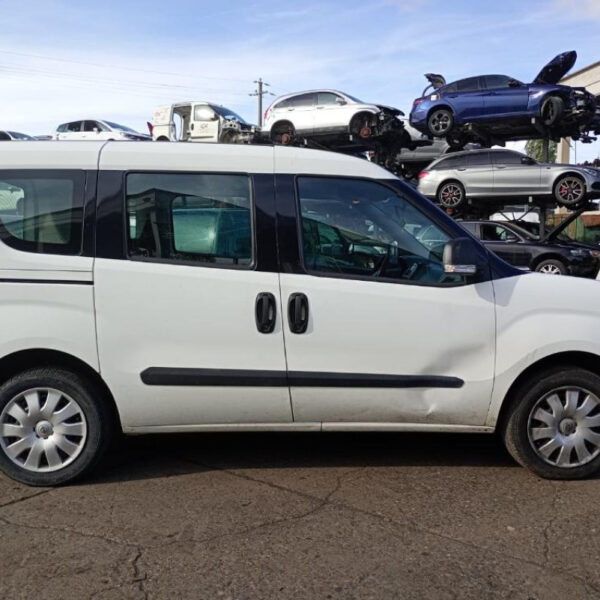 Opel Combo Tour (X12) Anno 2013 | Veicolo Intero | SOLO PER RICAMBI