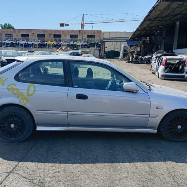 Honda Civic Anno 2001 | Veicolo Intero | SOLO PER RICAMBI