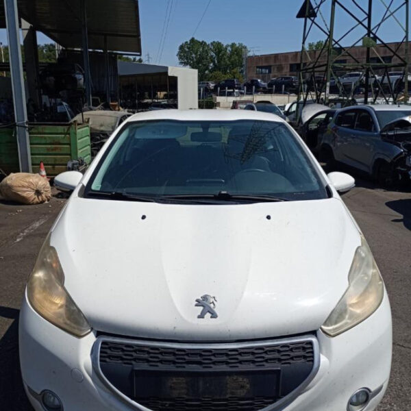 Peugeot 208 Anno 2014 | Veicolo Intero | SOLO PER RICAMBI