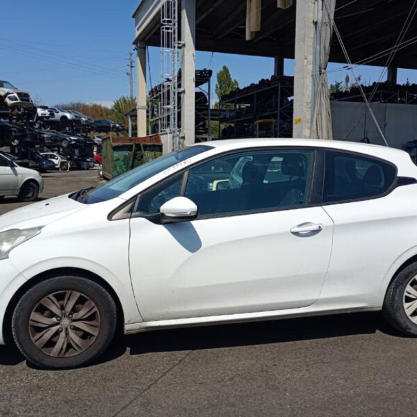 Peugeot 208 Anno 2014 | Veicolo Intero | SOLO PER RICAMBI