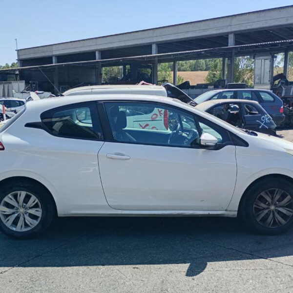 Peugeot 208 Anno 2014 | Veicolo Intero | SOLO PER RICAMBI