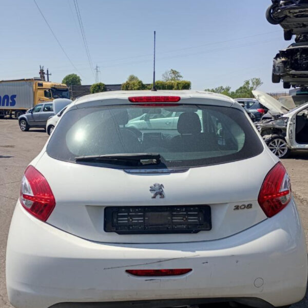 Peugeot 208 Anno 2014 | Veicolo Intero | SOLO PER RICAMBI