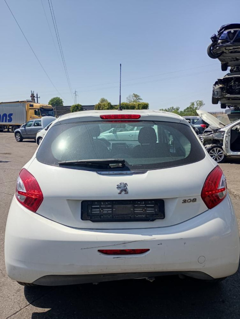 Peugeot 208 Anno 2014 | Veicolo Intero | SOLO PER RICAMBI
