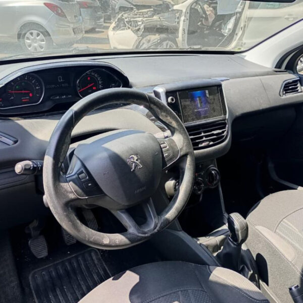 Peugeot 208 Anno 2014 | Veicolo Intero | SOLO PER RICAMBI