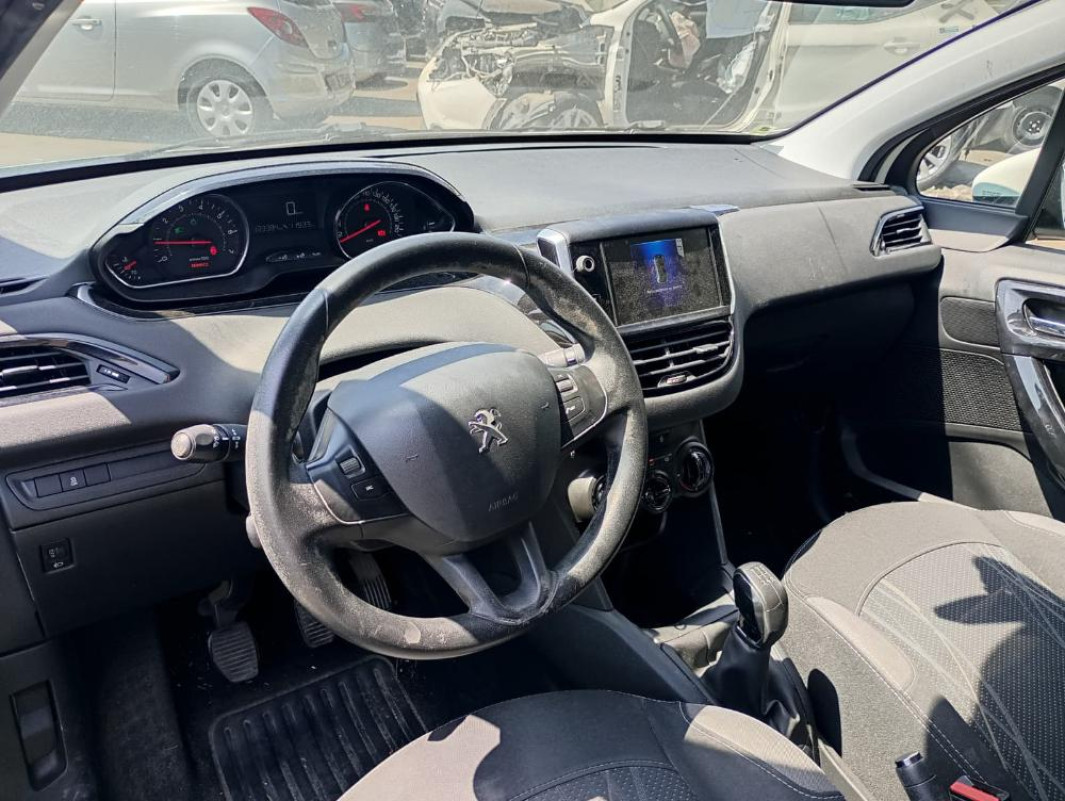 Peugeot 208 Anno 2014 | Veicolo Intero | SOLO PER RICAMBI