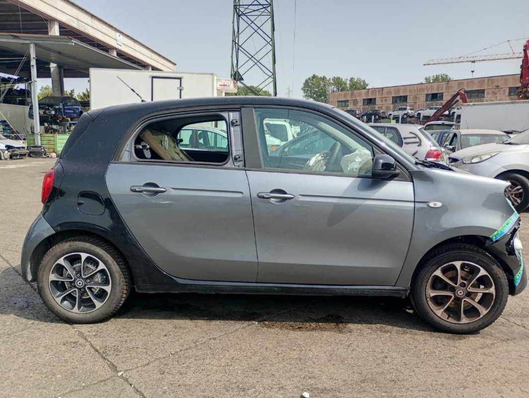 Smart ForFour W453 Anno 2016 | Veicolo intero | SOLO PER RICAMBI