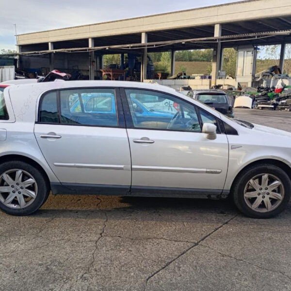 Renault Val Satis Anno 2006 | Veicolo Intero | SOLO PER RICAMBI